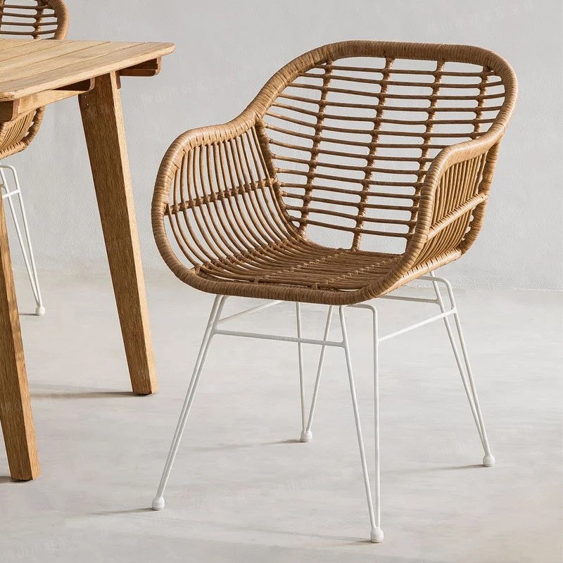 كرسي استرخاء خارجي من الراتان  - مراجعة Kids Outdoor Dining Table وسعره
