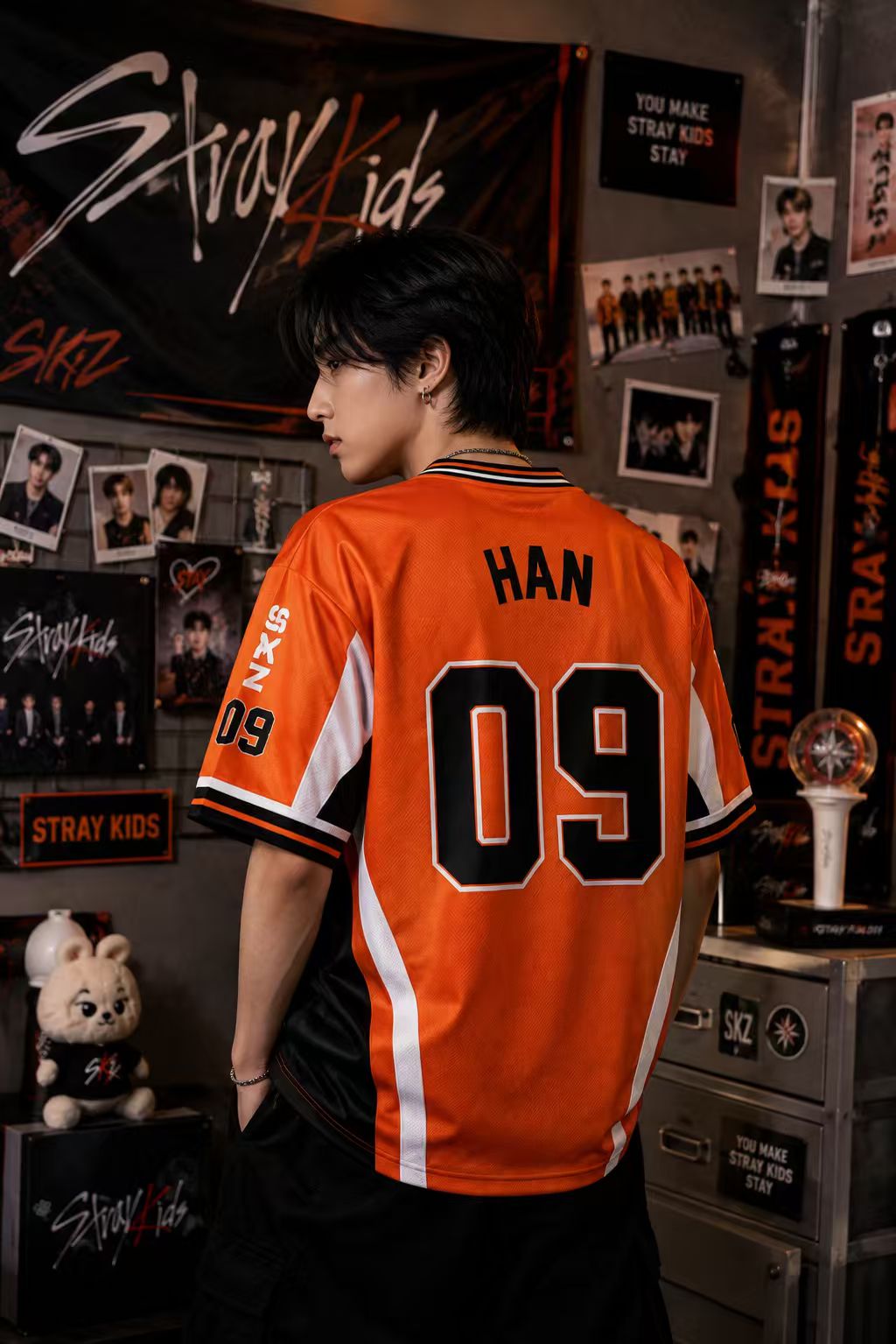 تي شيرت SKZ Stray Kids Run It  - مراجعة Outdoor Kids In An Inside World وسعره